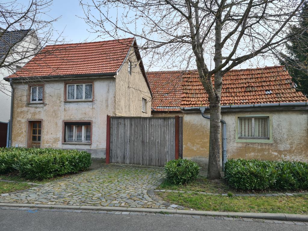 Sanieren, oder Neubau. Grundstück mit Haus und Scheune in Schallenburg